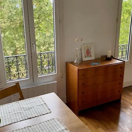 Bright 20th Alexandre Dumas Apartment *